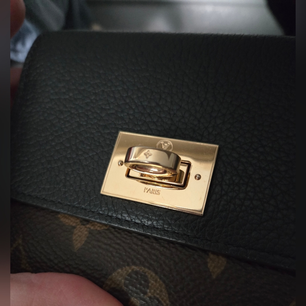 Louis Vuitton Victorine Wallet - Picture 3 of 4